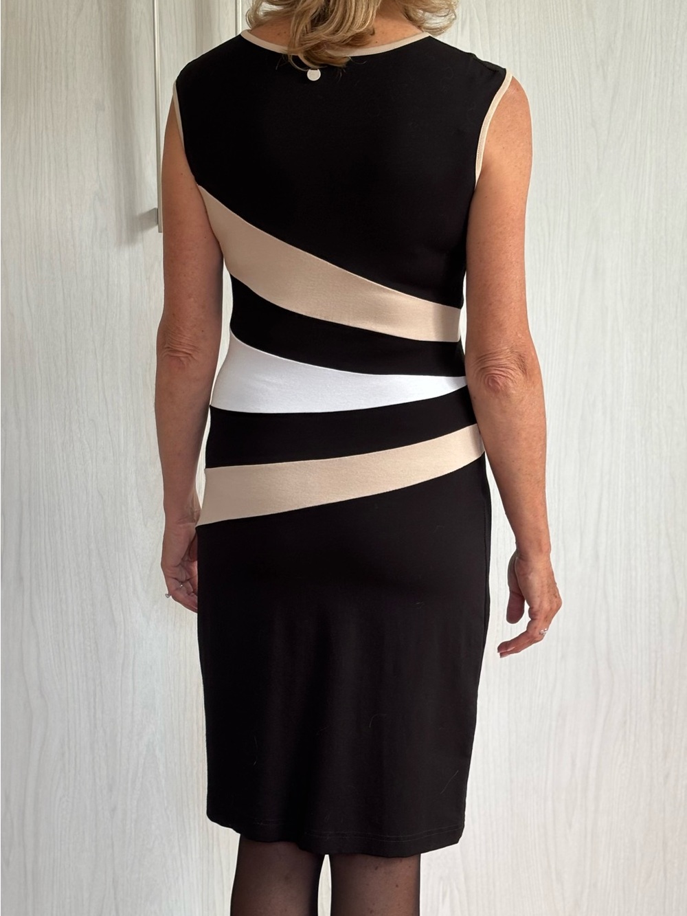 Sleeveless Black, Beige & White Colorblock Midi Dress - Picture 3 of 5
